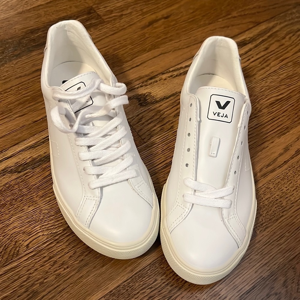 Veja esplar leather extra white sneakers new with tags size US 6/EUR 37